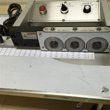 琦琦自动化QQZD-400 全自动分板机 走刀式分板机 深圳分板机 产家直销 欢迎