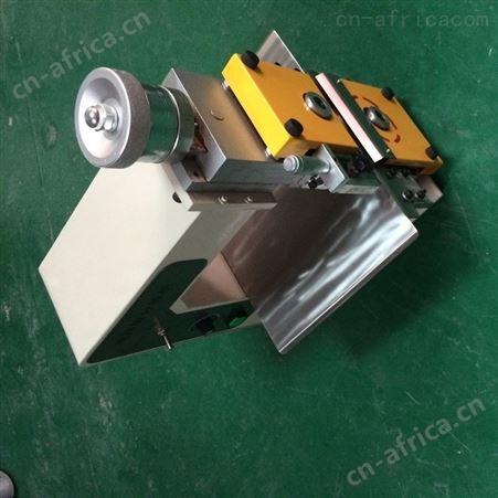 琦琦自动化QQZD-400 全自动分板机 走刀式分板机 深圳分板机 产家直销 欢迎