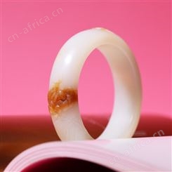 和田玉手镯俏色巧雕·连年有余糖羊脂白玉镯