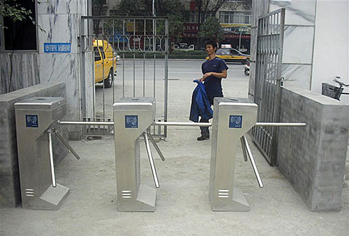 三辊闸如何实现断电落杆_三辊闸示范段35公里