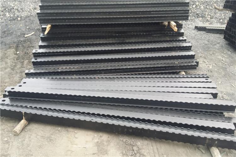 初期磨合,时间比较短,矿用金属顶梁的梢轴和套筒上的突点被磨掉 初期磨合,时间比较短,矿用金属顶梁的梢轴和套筒上的突点被磨掉