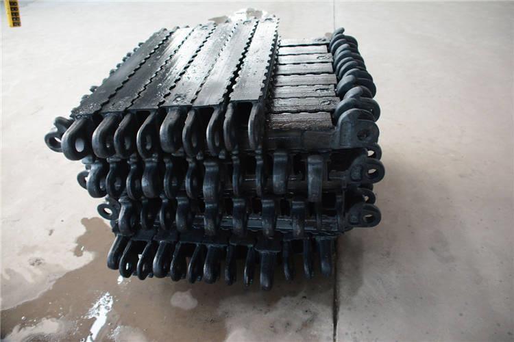 对两钻孔之间的裂纹要进行焊接,焊接时可根据DJB金属顶梁厚度将裂纹边缘用气割加工成不同型式的坡口 对两钻孔之间的裂纹要进行焊接,焊接时可根据DJB金属顶梁厚度将裂纹边缘用气割加工成不同型式的坡口