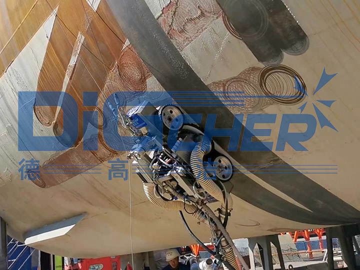 爬壁除锈机器人